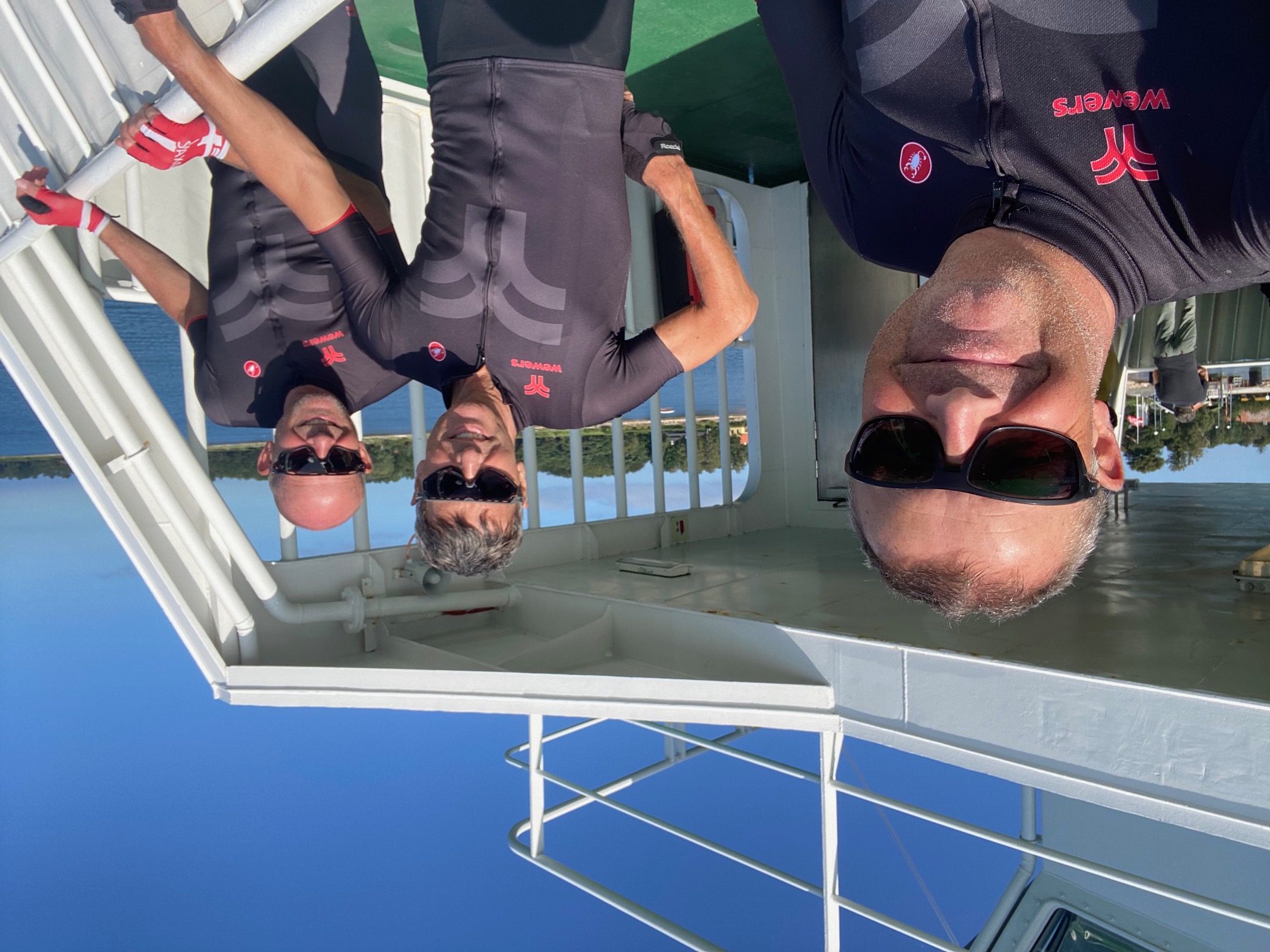 E484061E CF00 4FF4 B52C 8C08315B2C6A